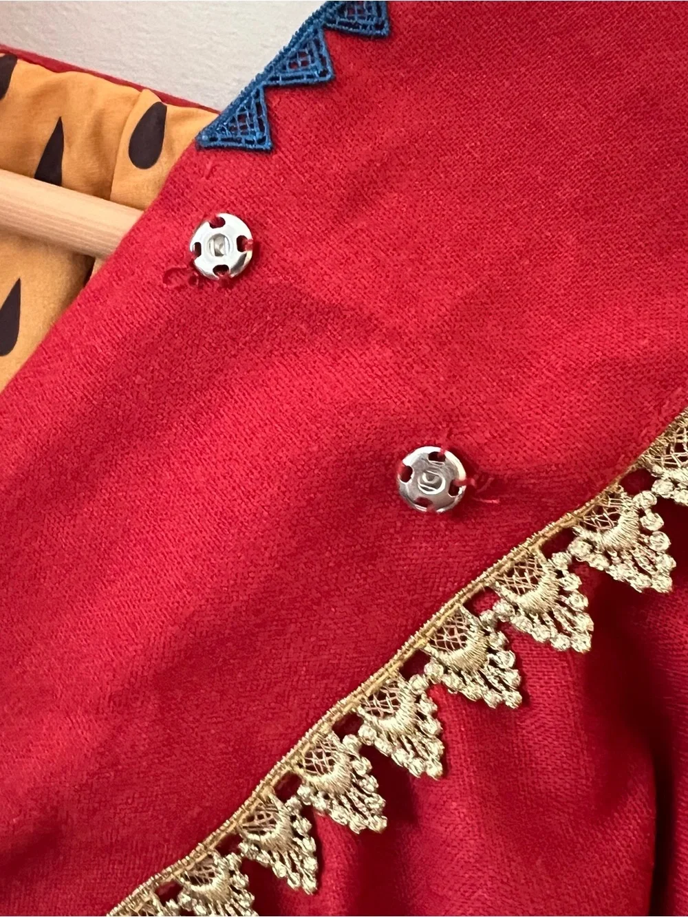 Unbranded red costume